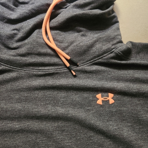 GUC Women's Under Armour Featherweight Fleece Small Pull Over/Funnel Neck - Picture 3 of 3